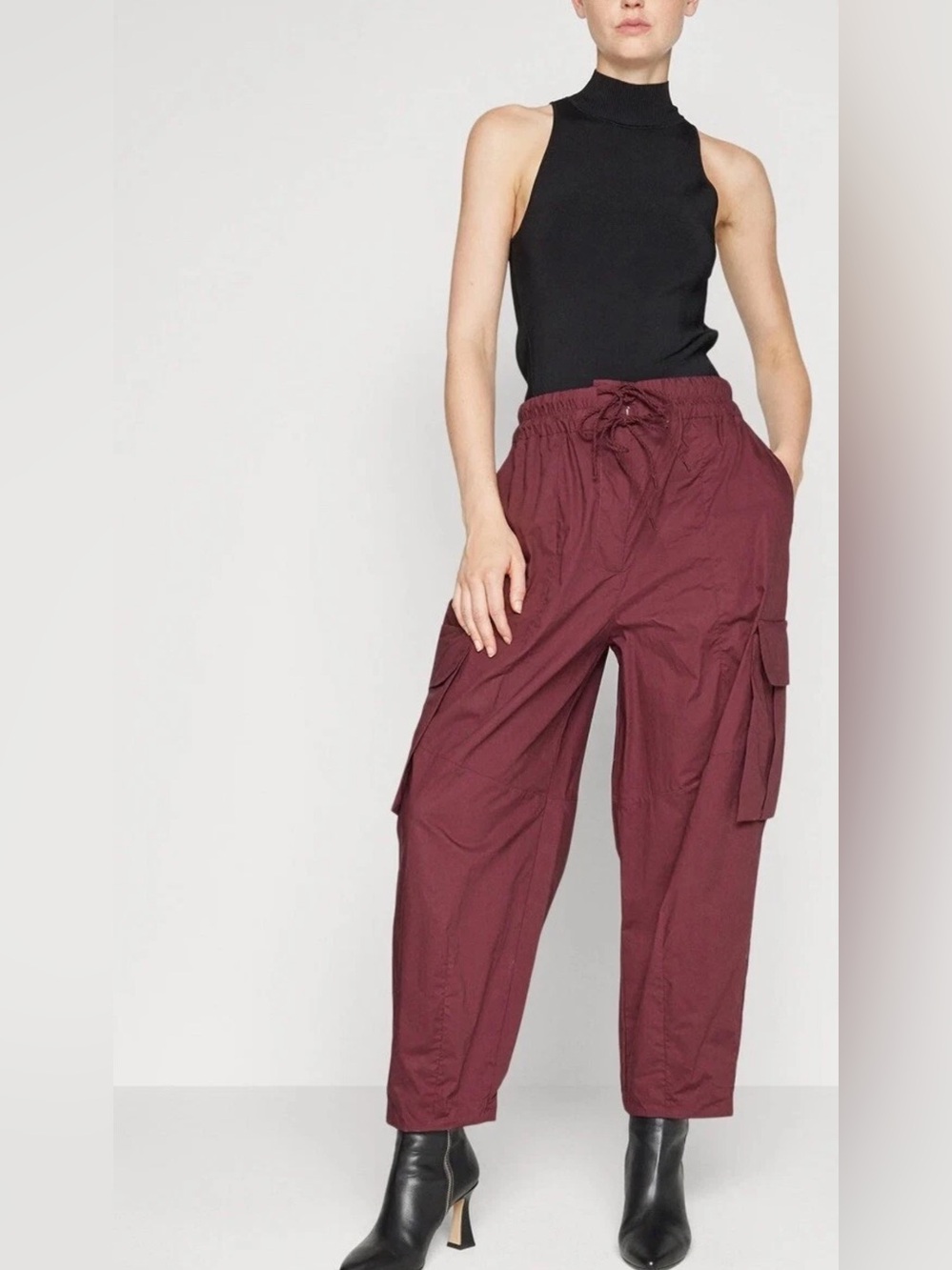 FARM RIO Ankle Cargo Pants Size Medium